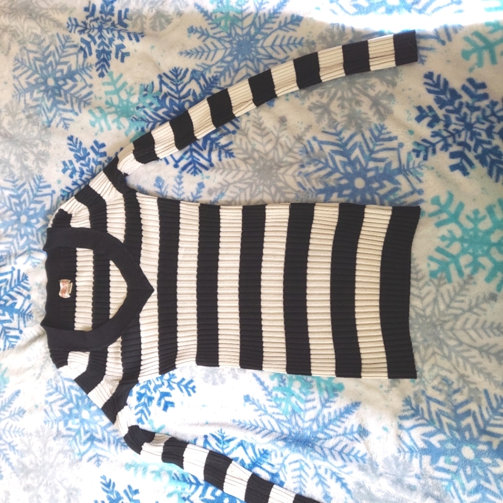 Mossimo Large V neck sweater